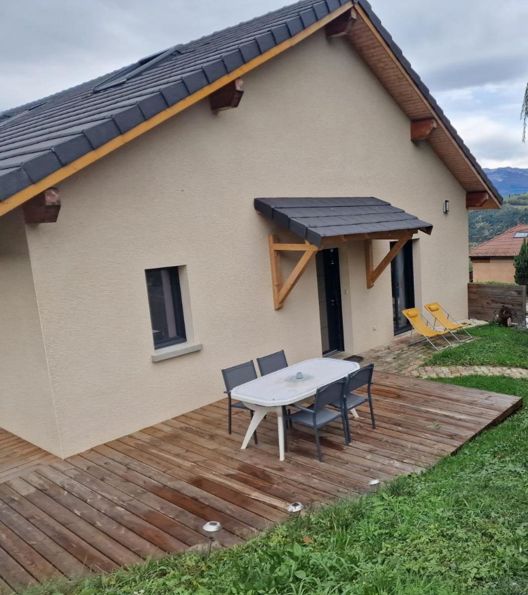 Appartement Rez De Jardin Saint-Martin-dʼUriage Exterior foto